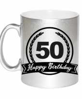 Happy birthday 50 years zilveren cadeau mok beker met wimpel 330 ml